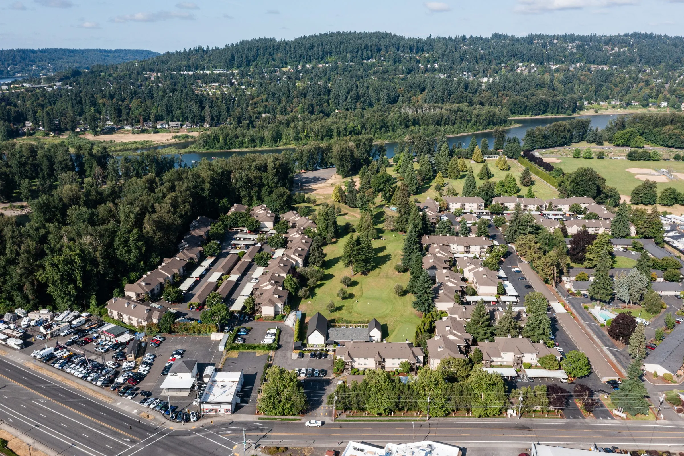 An aerial view of Gladstone, Oregon, with homes and green space along the river
