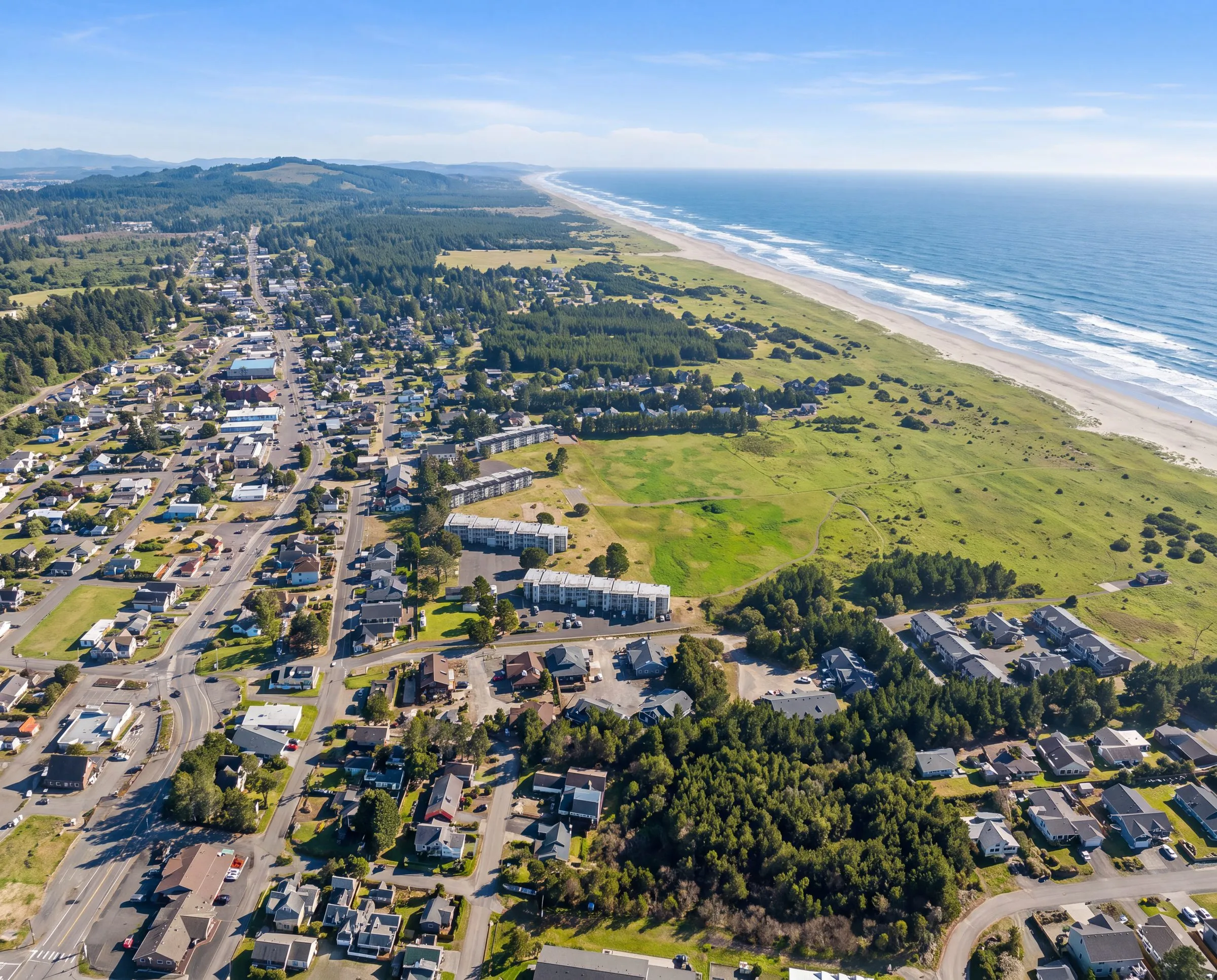 An aerial view of Long Beach, Washington, between the town and the Pacific shoreline